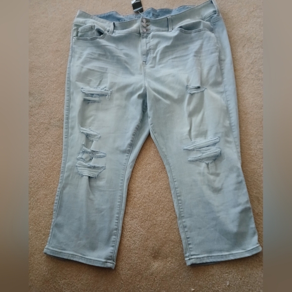Torrid Women Sz 26 Cropped Jegging Light Blue Stretch Distressed Denim Pants - Picture 1 of 8